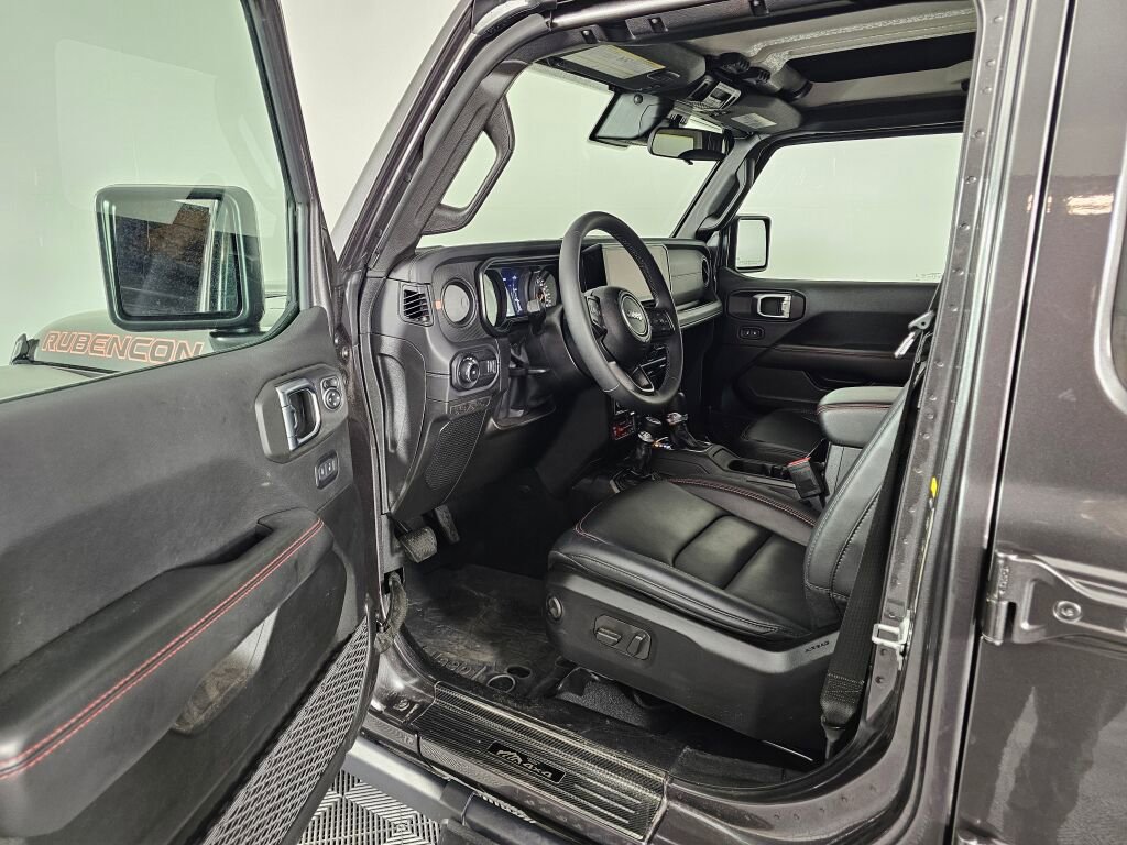 Used 2025 Jeep Wrangler Unlimited Rubicon w/ Convenience Group image 15