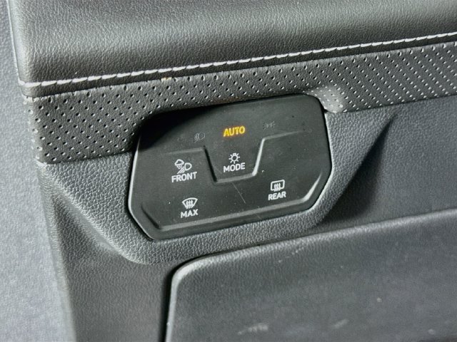Used 2025 Volkswagen Atlas SE AWD/4WD image 10