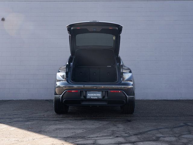 New 2026 Porsche Macan 4 Electric image 14