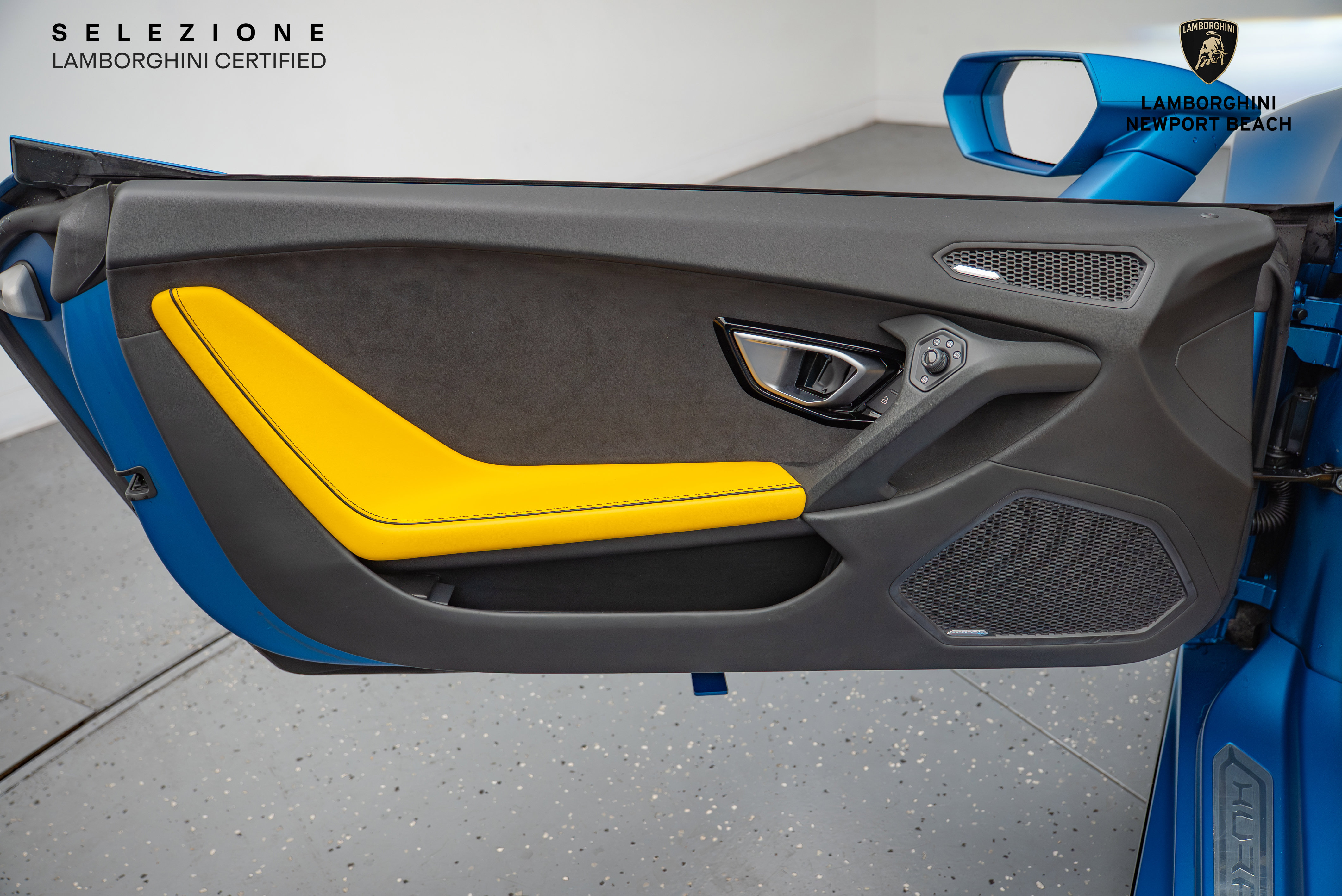 Used 2020 Lamborghini Huracan EVO image 36