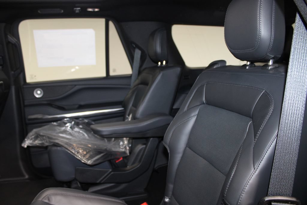 New 2027 Lincoln Navigator Reserve w/ Jet Appearance Package AWD/4WD image 17