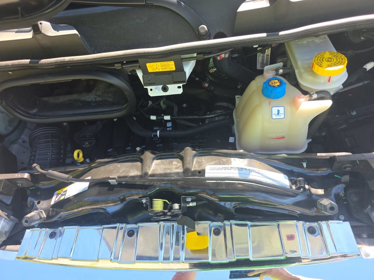 Used 2025 RAM ProMaster 2500 w/ U-Haul Equipment Group FWD image 15