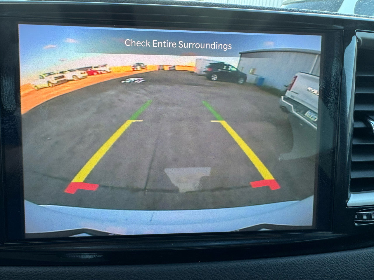 Used 2025 Chrysler Pacifica Select image 20