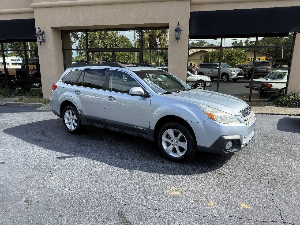 Used 2014 Subaru Outback 2.5i Premium w/ Moonroof Package AWD/4WD image 3