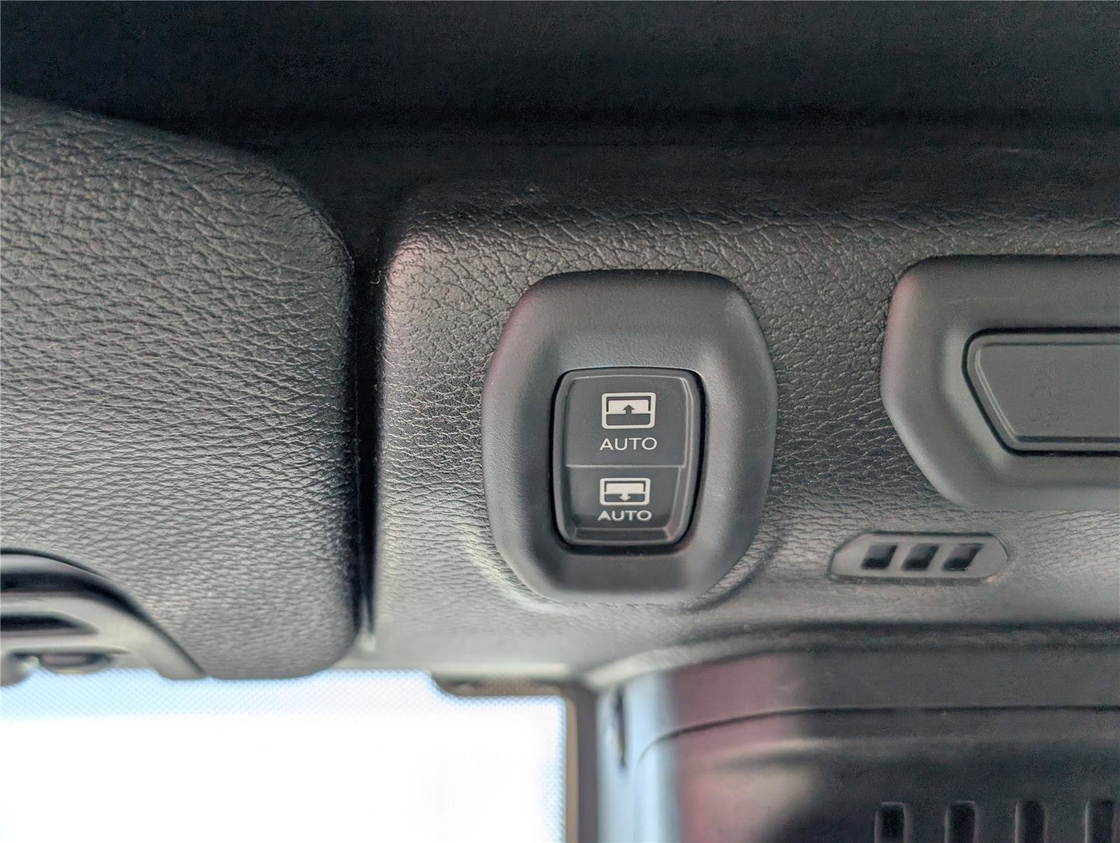 Used 2020 Jeep Wrangler Unlimited Sahara image 30