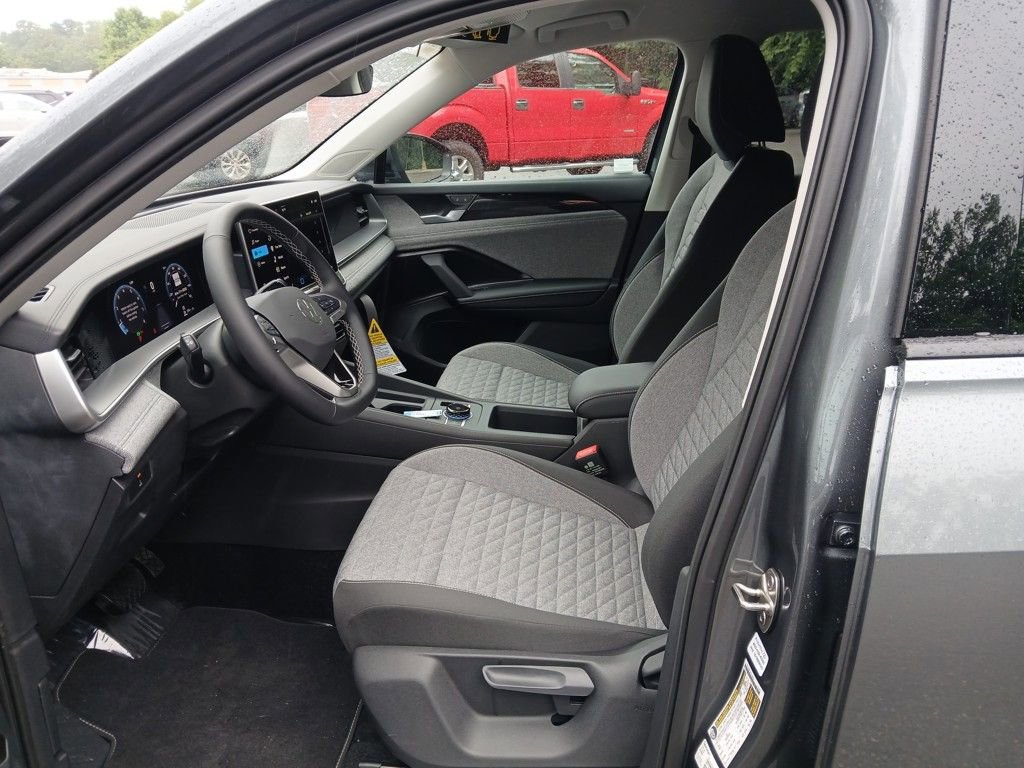 Used 2025 Volkswagen Tiguan S w/ 18" Wheel Package image 11