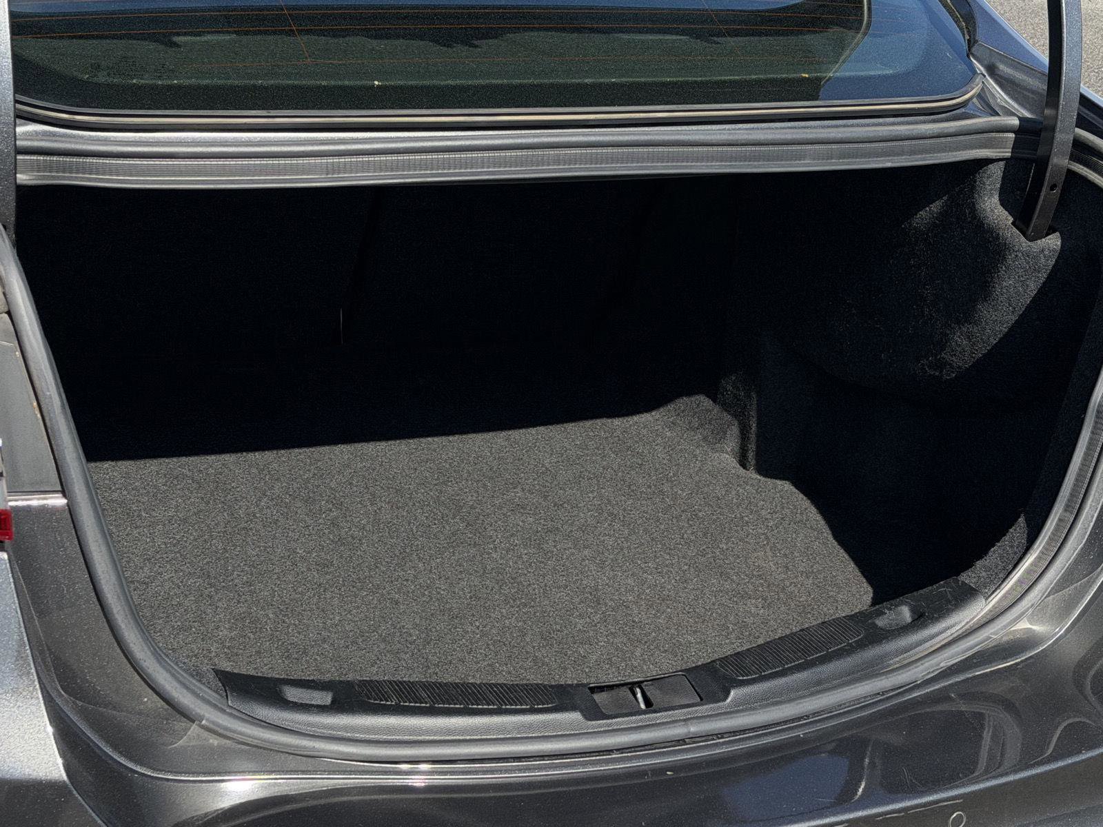 Used 2017 Ford Fusion SE w/ Fusion SE Technology Package image 26