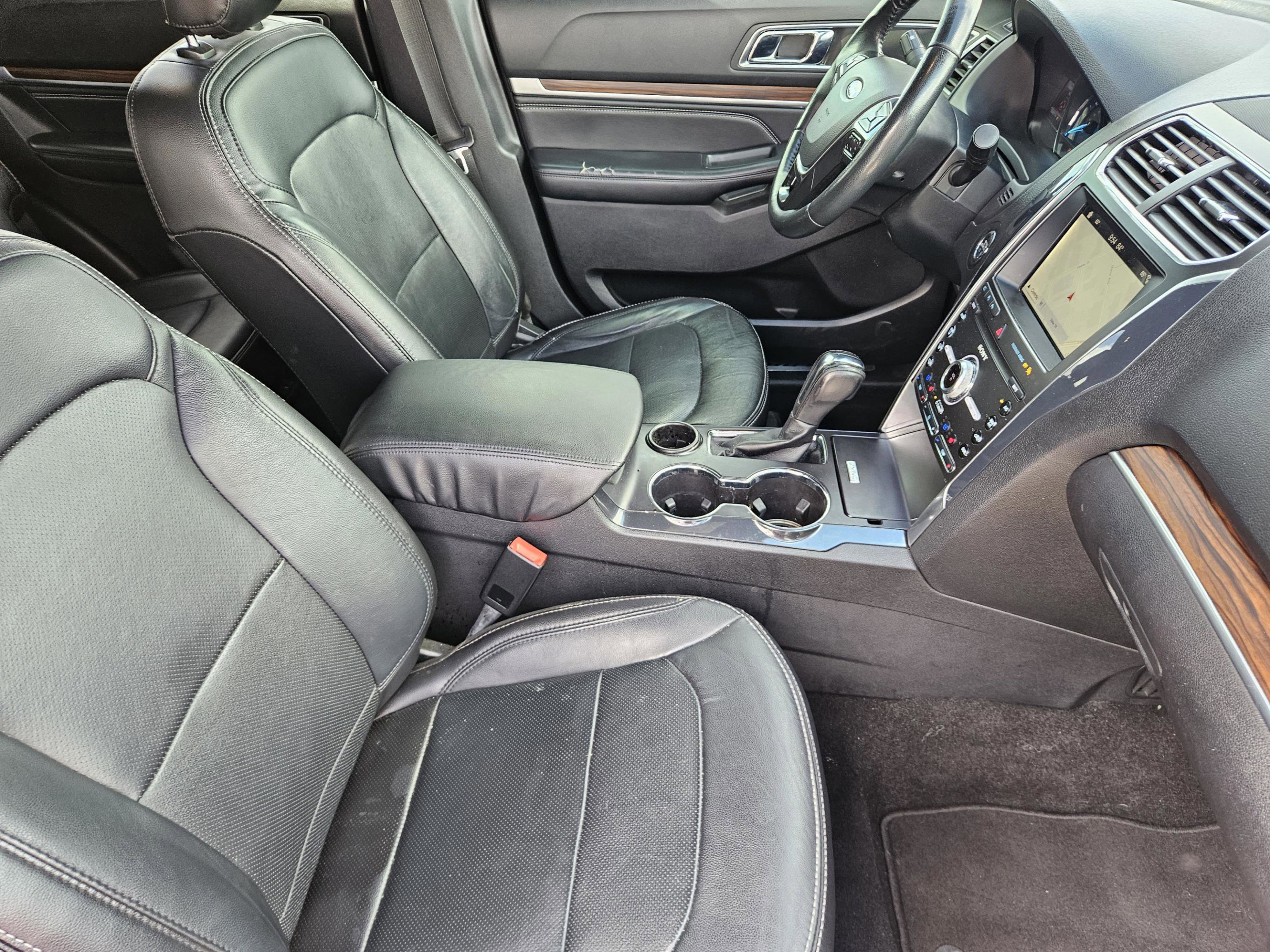 Used 2019 Ford Explorer Limited w/ Ford Safe & Smart Package FWD image 12