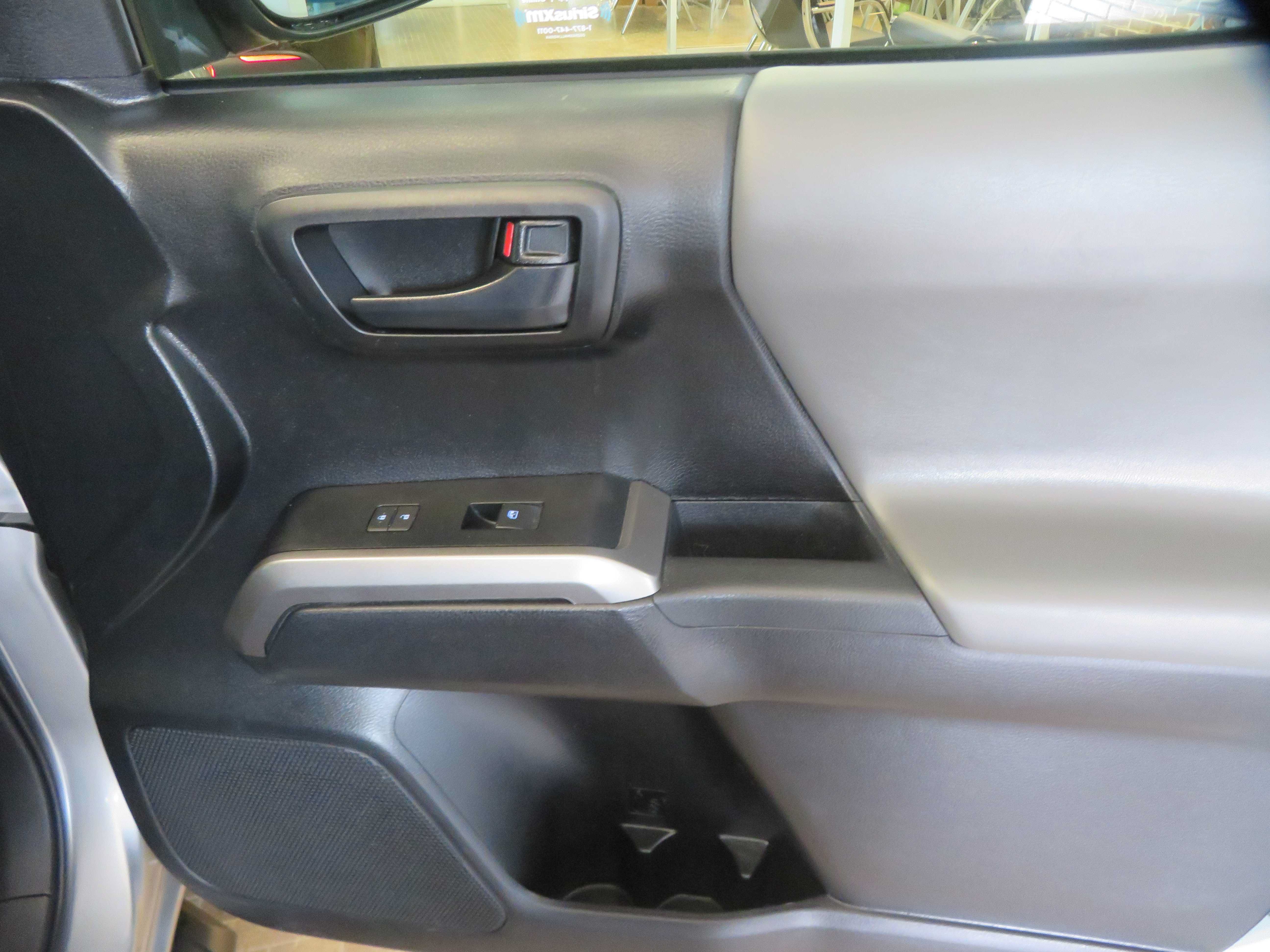 Used 2022 Toyota Tacoma SR5 RWD image 22