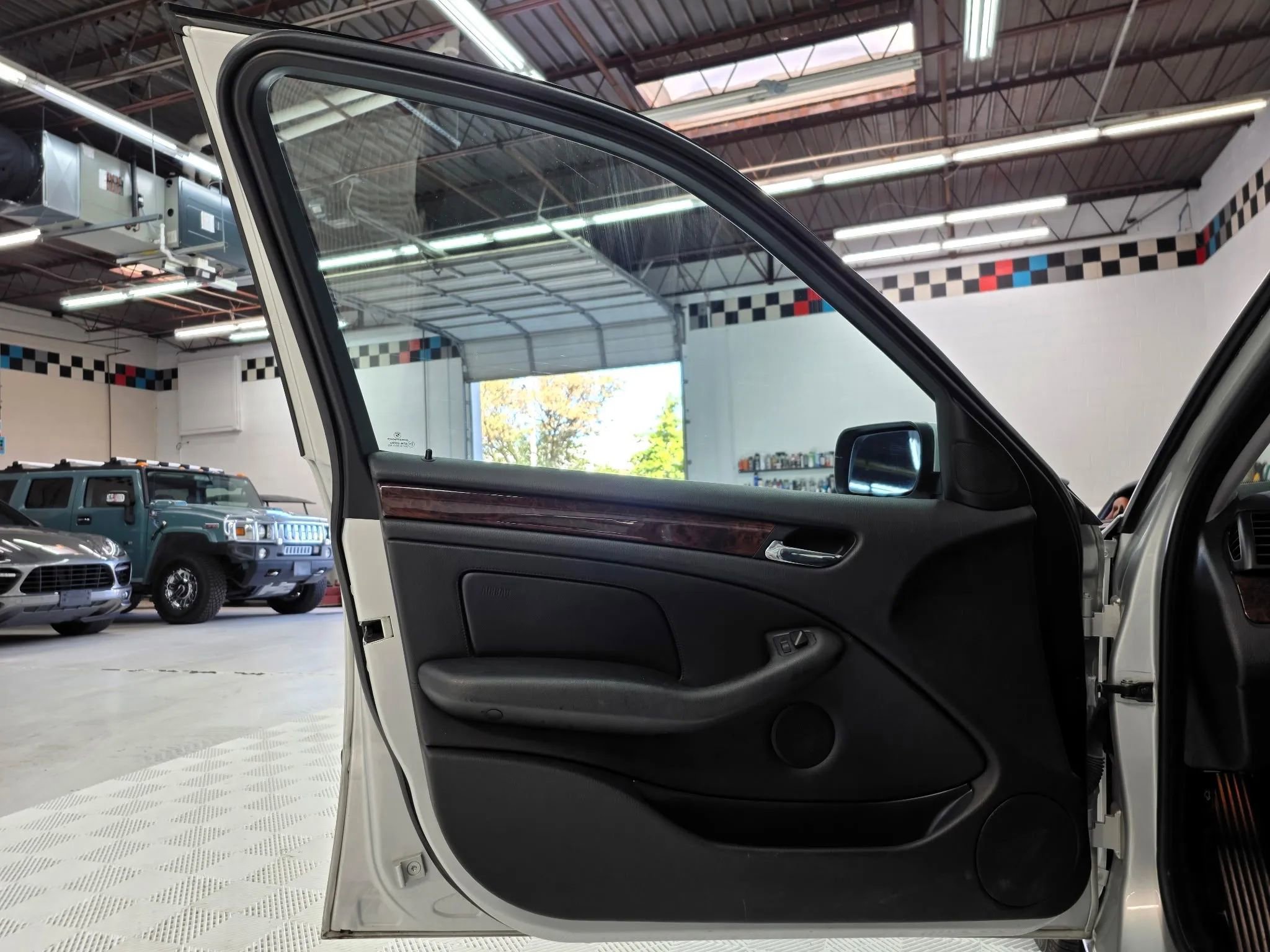 Used 2003 BMW 325i Sedan image 9