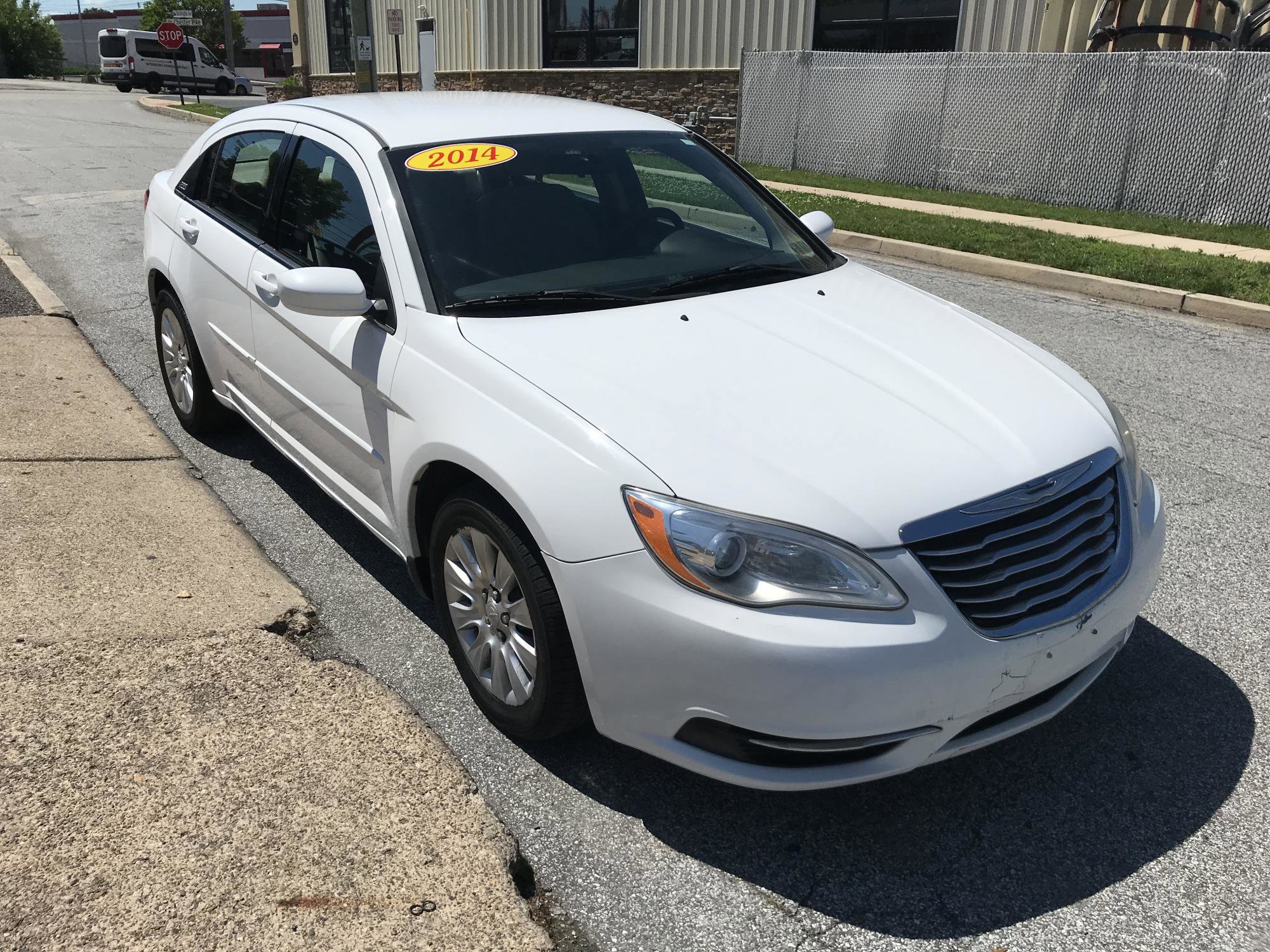 Used 2014 Chrysler 200 LX FWD image 4