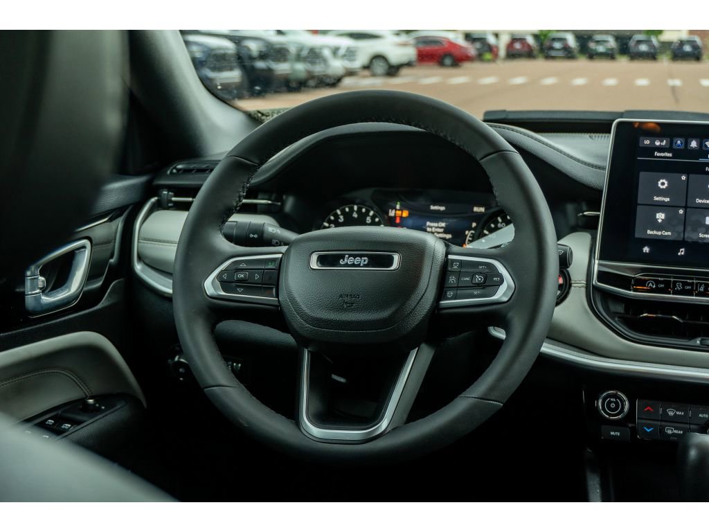 Used 2025 Jeep Compass Limited AWD/4WD image 21
