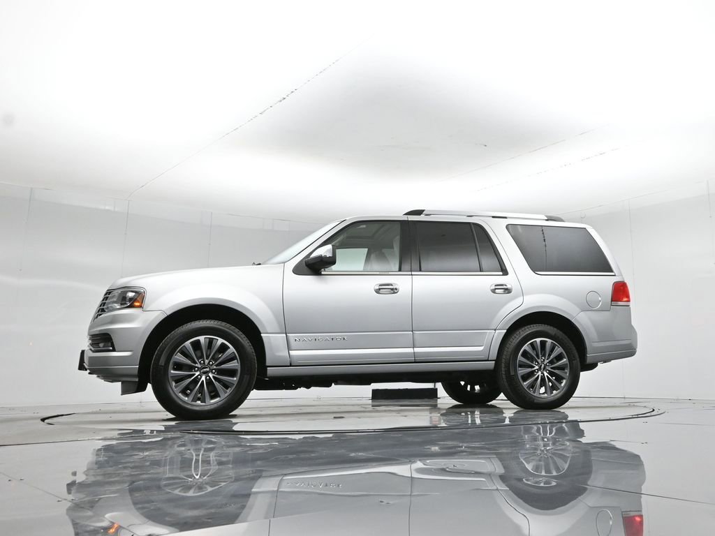 Used 2017 Lincoln Navigator Select image 36