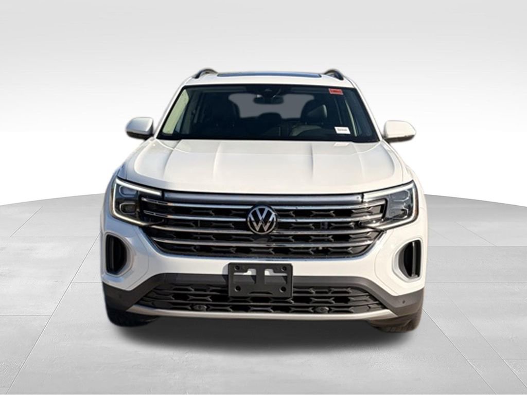 Used 2024 Volkswagen Atlas SE w/ Panoramic Sunroof Package FWD image 3
