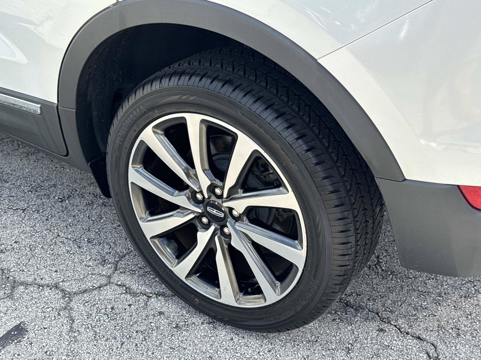 Used 2019 Lincoln MKC Reserve w/ MKC Technology Package FWD image 12