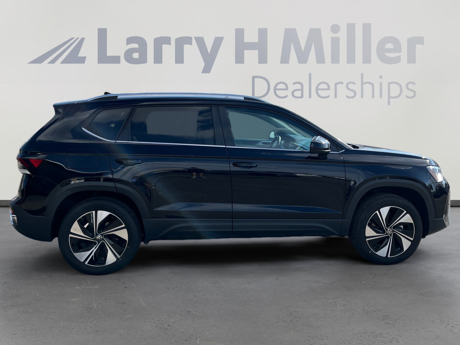 Used 2025 Volkswagen Taos SE AWD/4WD image 6