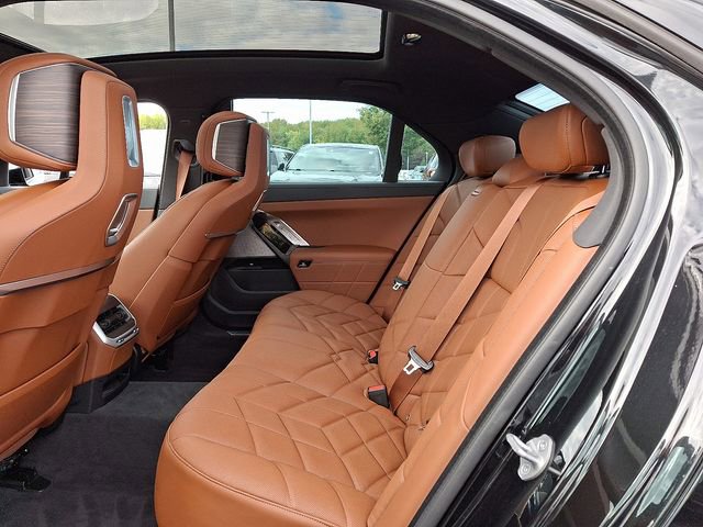 Certified 2024 BMW 760i xDrive w/ Executive Package image 10