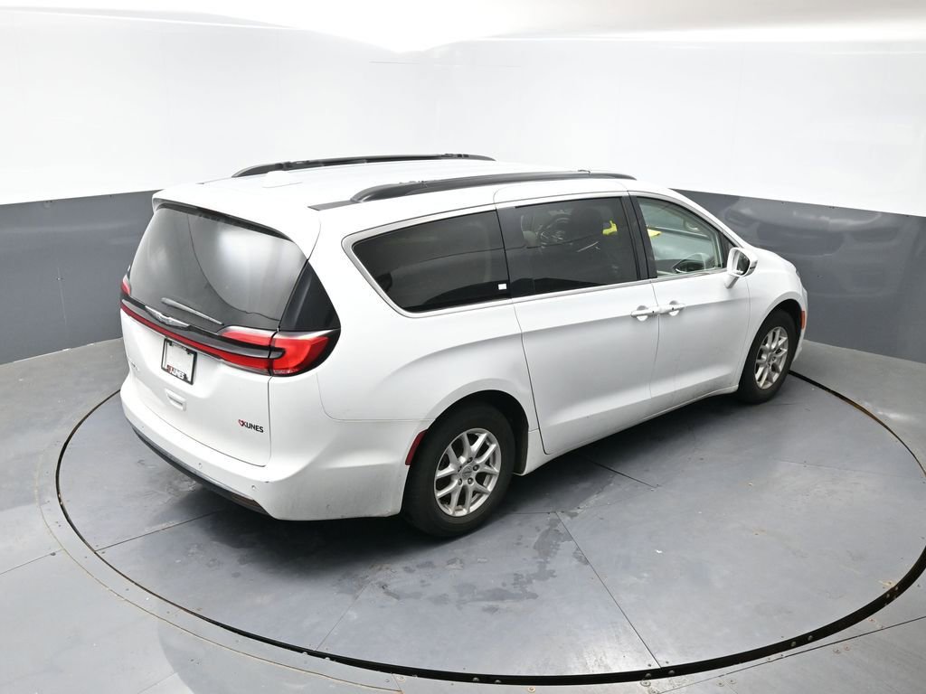 Used 2022 Chrysler Pacifica Touring-L FWD image 10