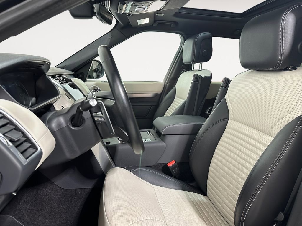 Used 2023 Land Rover Discovery S R-Dynamic image 9