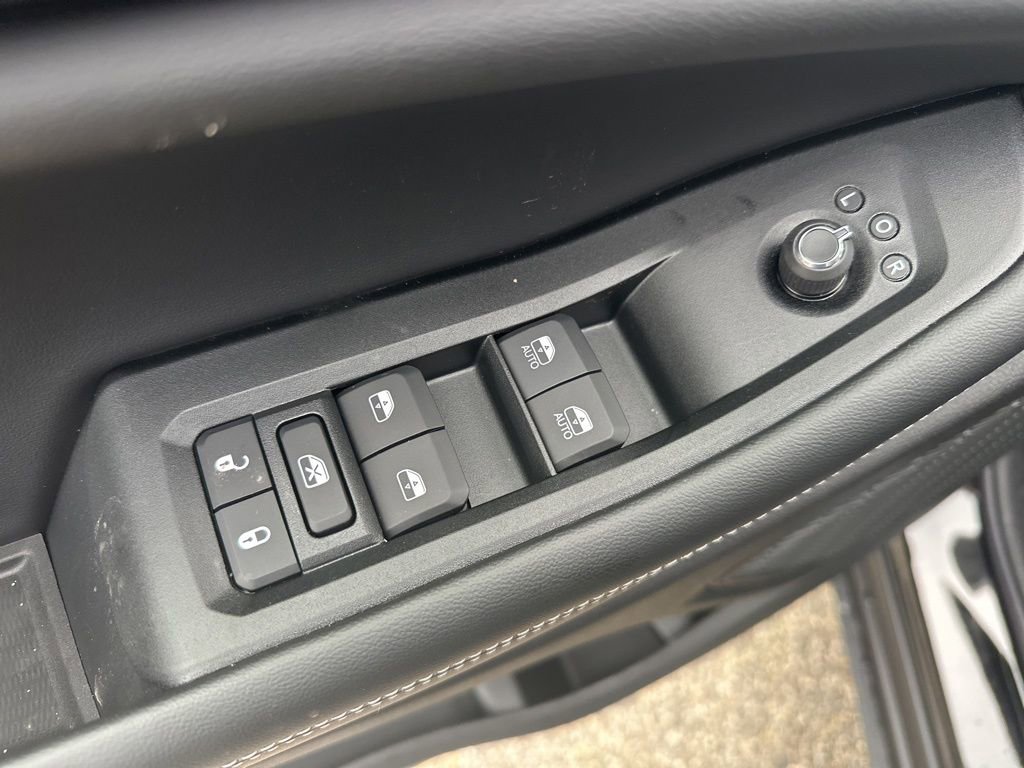 New 2025 Jeep Grand Cherokee Altitude image 12