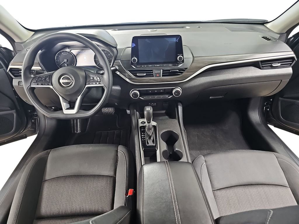 Used 2025 Nissan Altima 2.5 SV FWD image 11