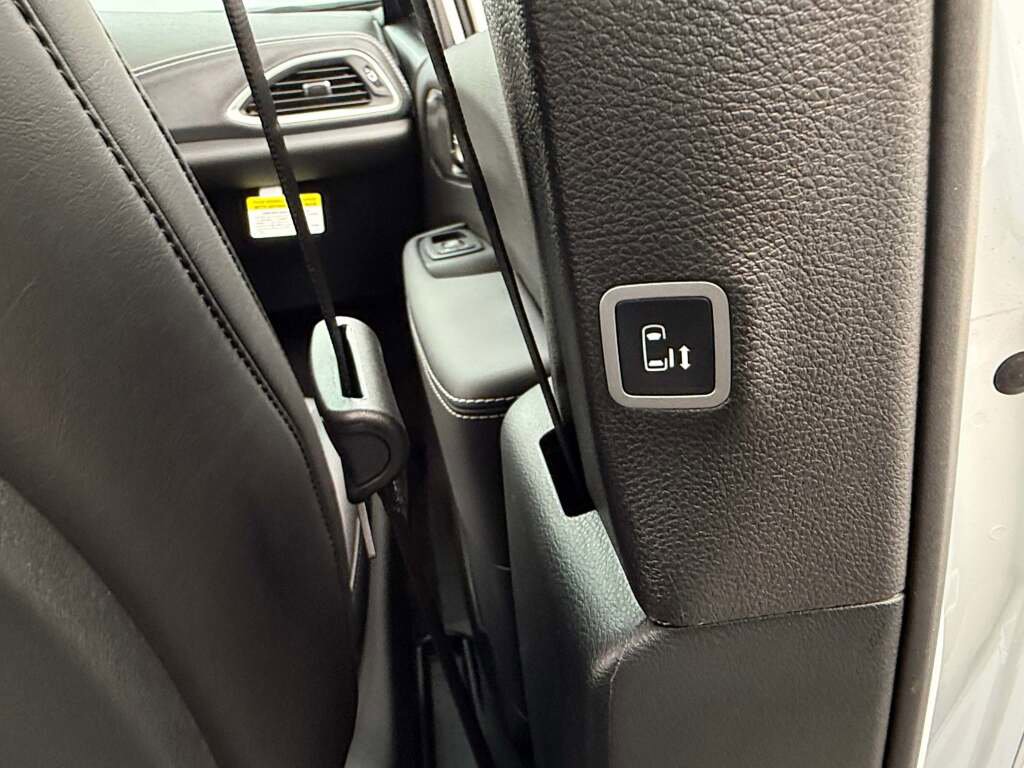 New 2026 Chrysler Pacifica Select image 25