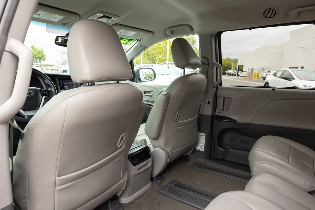 Used 2017 Toyota Sienna LE FWD image 25