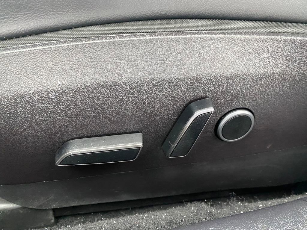 Used 2023 Tesla Model 3 Standard Range image 12