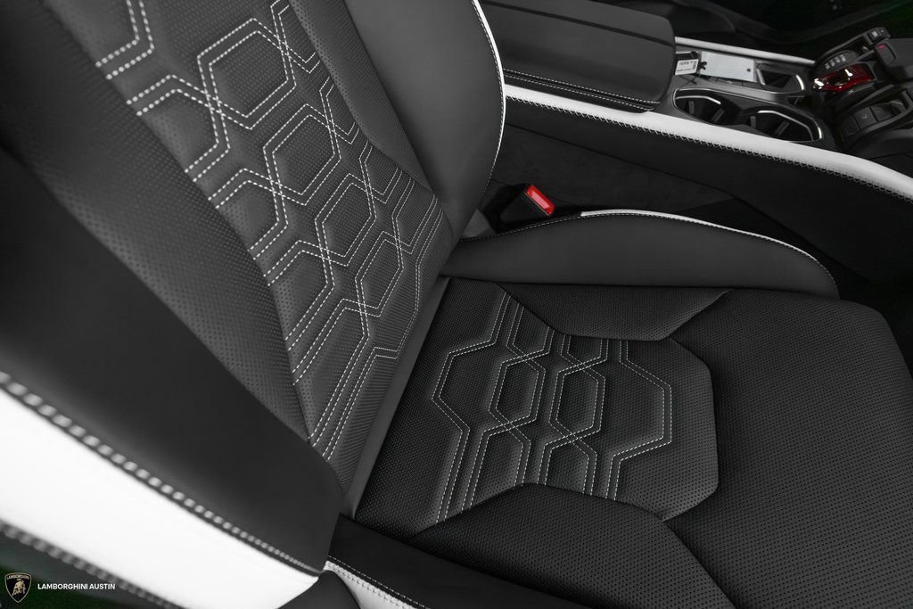 Used 2025 Lamborghini Urus SE image 54