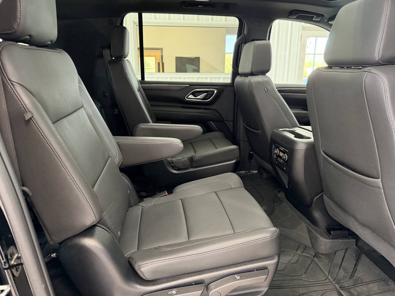 Used 2024 Chevrolet Suburban LT w/ Luxury Package AWD/4WD image 30