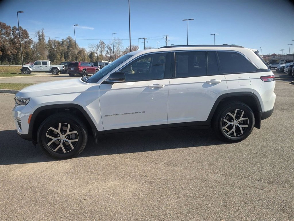 Used 2024 Jeep Grand Cherokee Limited w/ MOPAR Finishing Package video 2