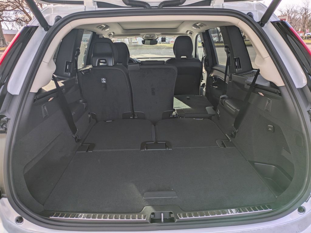 New 2025 Volvo XC90 T8 Core w/ Climate Package AWD/4WD image 13