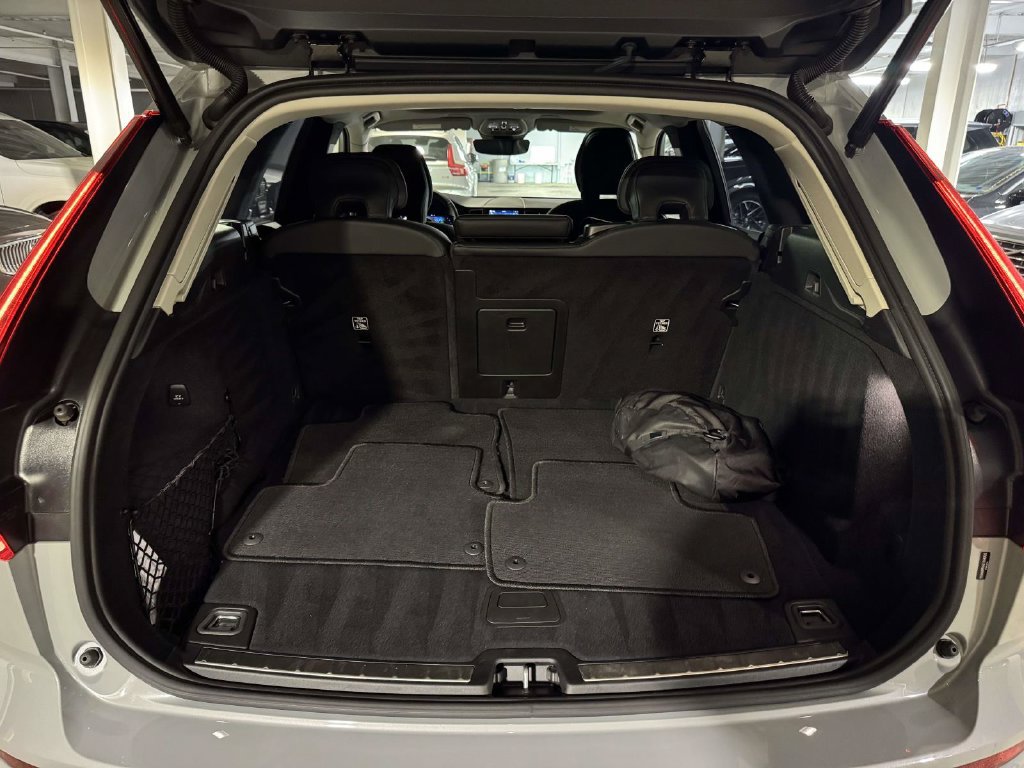 Used 2025 Volvo XC60 T8 Plus w/ Climate Package AWD/4WD image 15