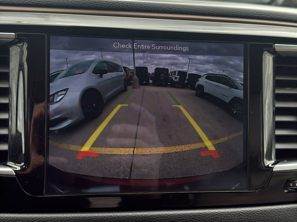 Used 2019 Chrysler Pacifica Touring-L Plus w/ Tire & Wheel Group FWD image 18