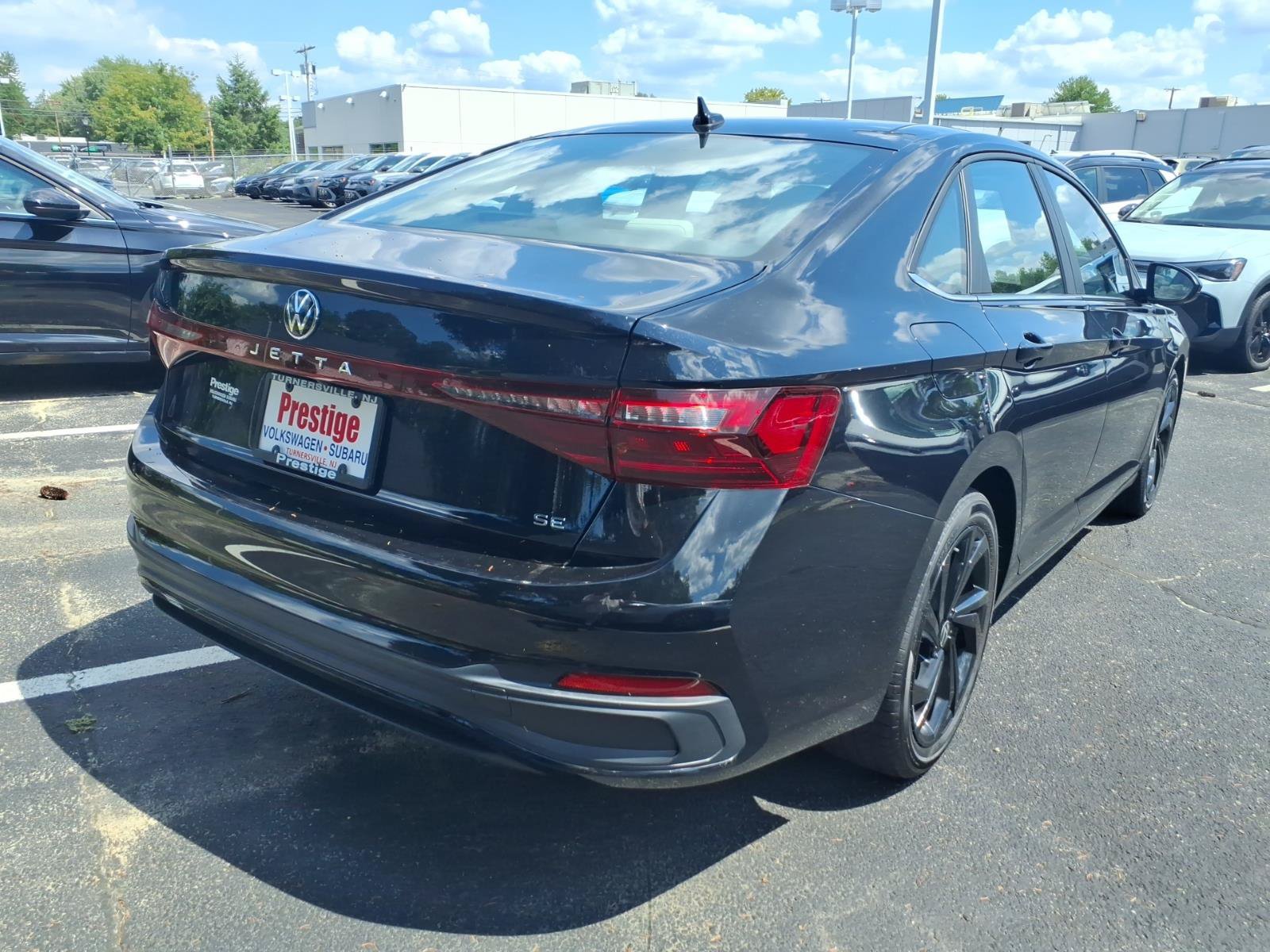 New 2026 Volkswagen Jetta SE FWD image 2