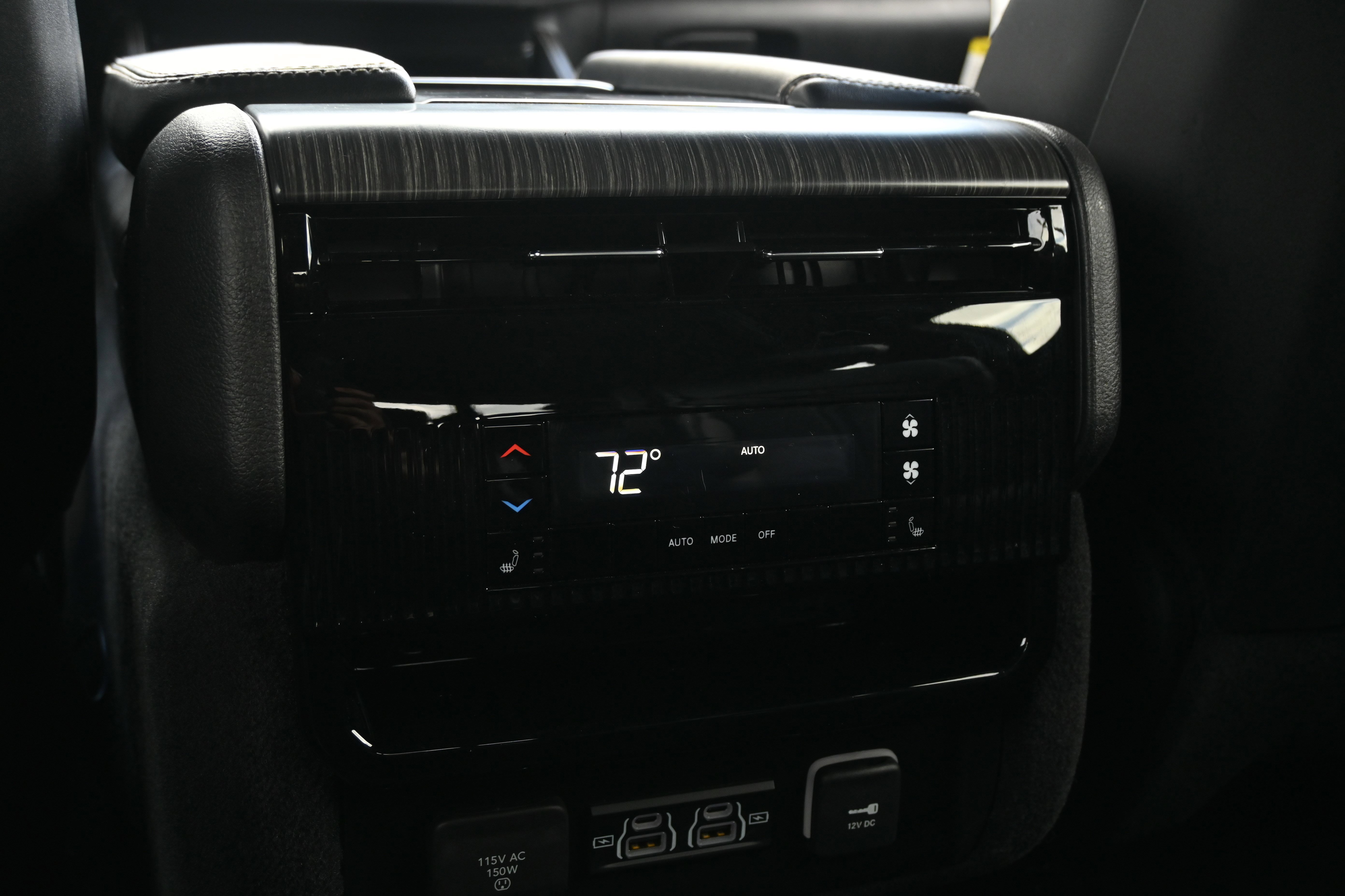 Used 2024 Jeep Wagoneer Series II w/ Convenience Group I image 11