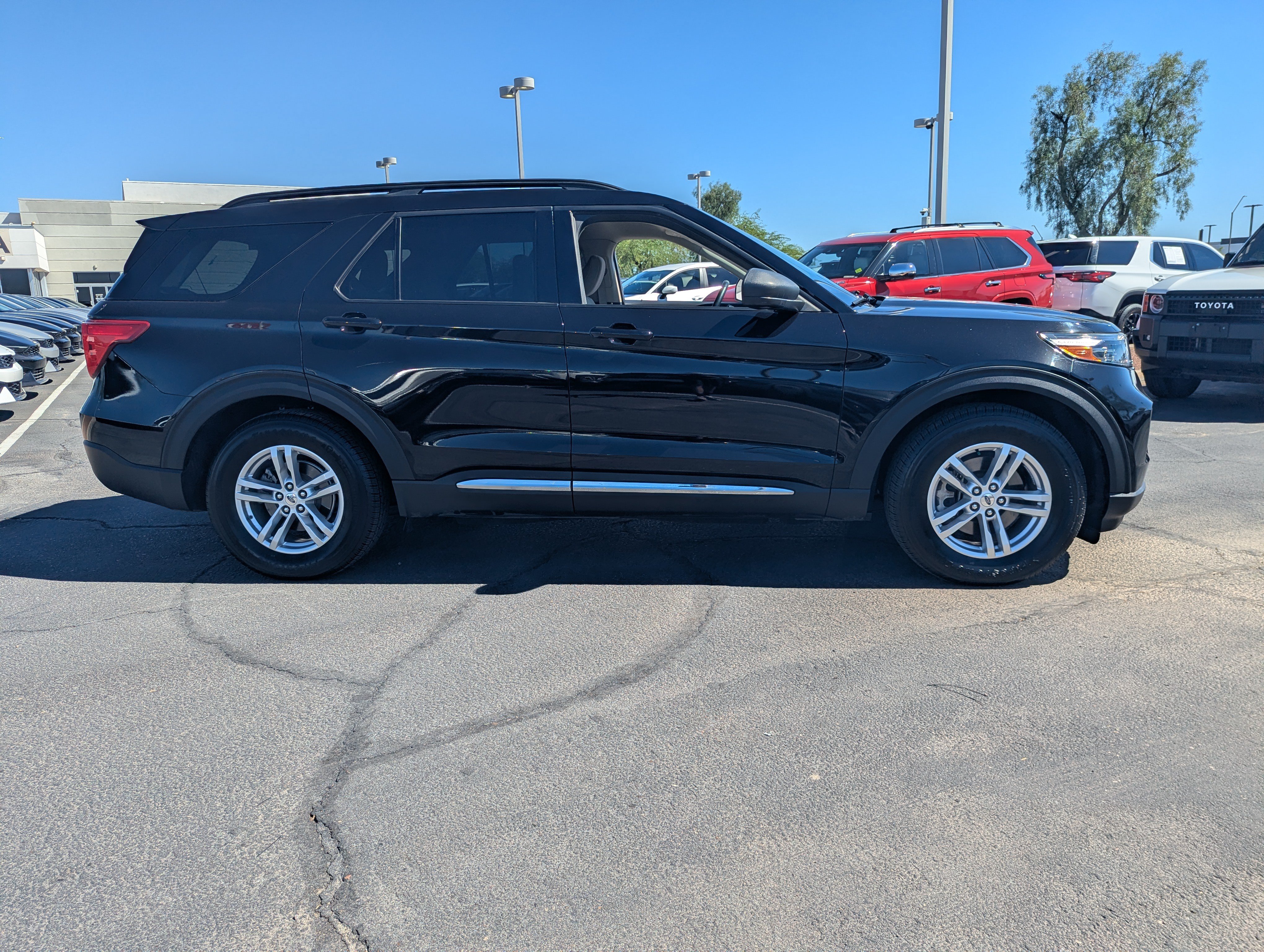 Used 2020 Ford Explorer XLT RWD image 6
