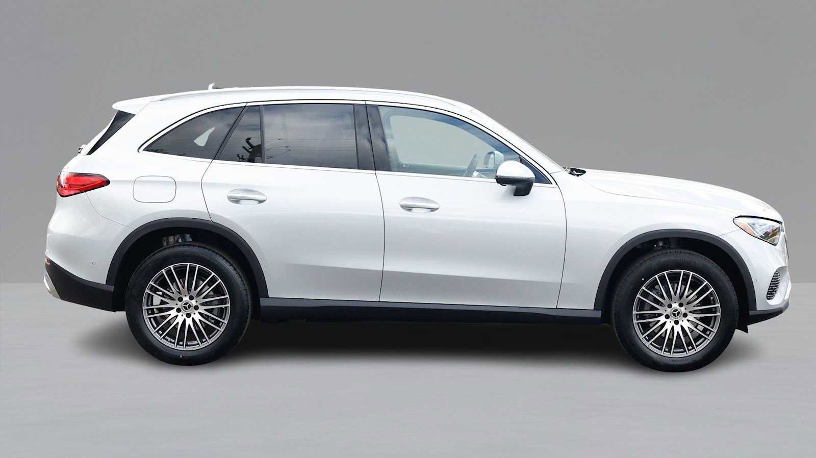 Used 2026 Mercedes-Benz GLC 300 4MATIC image 4