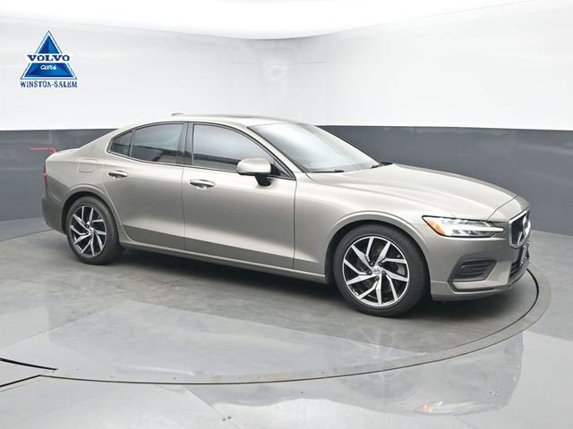 Used 2019 Volvo S60 T6 Momentum w/ Premium Package image 1