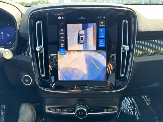 Certified 2025 Volvo XC40 B5 Plus AWD/4WD image 26
