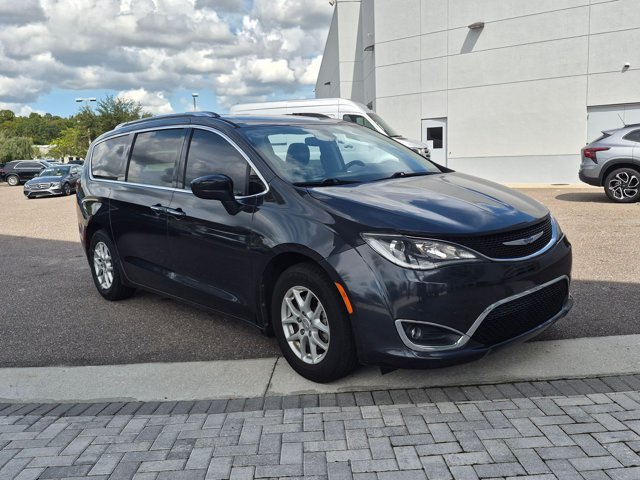 Used 2020 Chrysler Pacifica Touring-L FWD image 3