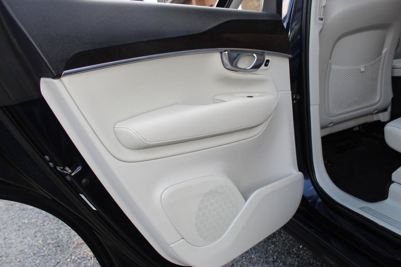 Used 2019 Volvo XC90 T5 Momentum w/ Protection Package AWD/4WD image 12