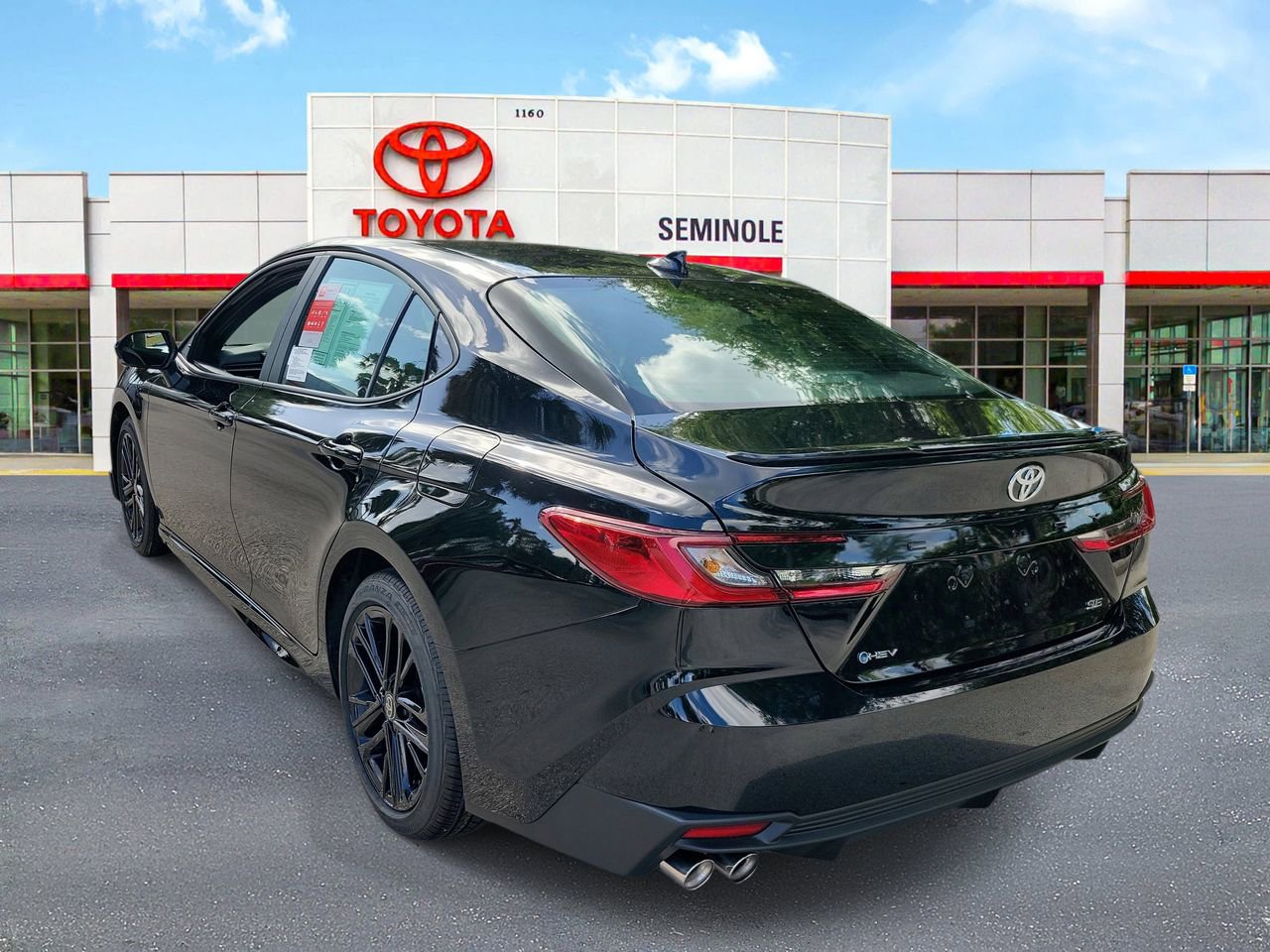 Used 2026 Toyota Camry SE image 4