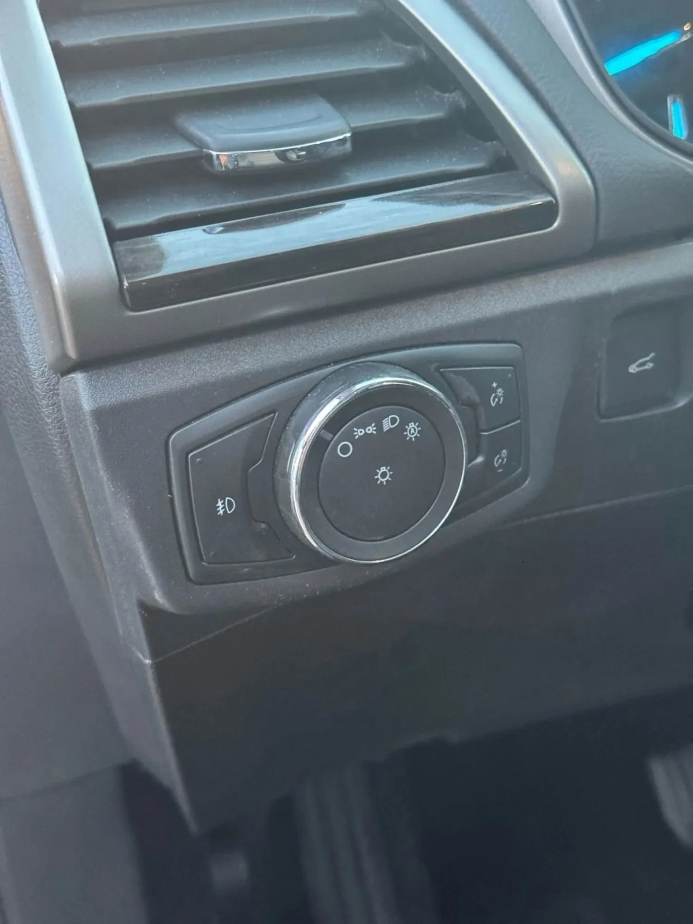 Used 2015 Ford Fusion SE w/ Equipment Group 202A image 20