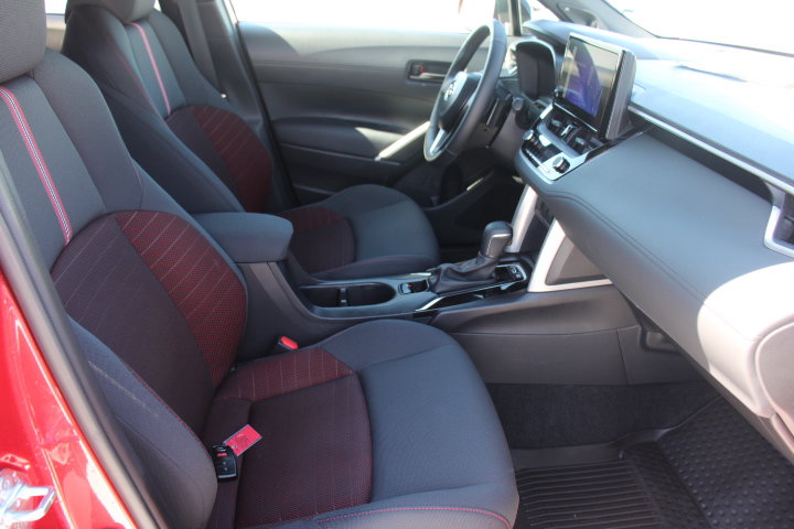 Used 2025 Toyota Corolla Cross AWD Hybrid w/ Moonroof Package image 18