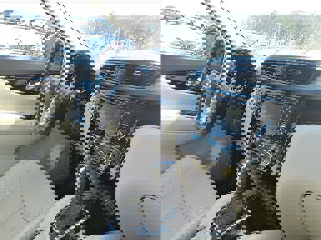 Used 2022 Nissan Rogue Sport SL image 25