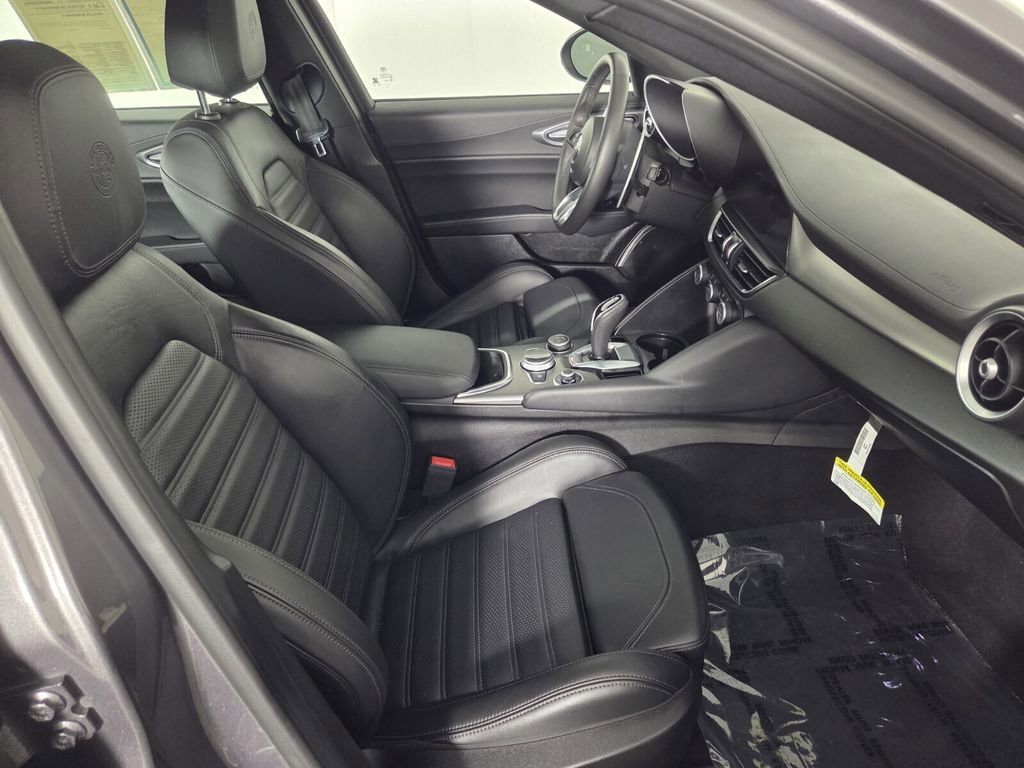 Used 2024 Alfa Romeo Giulia Veloce image 32