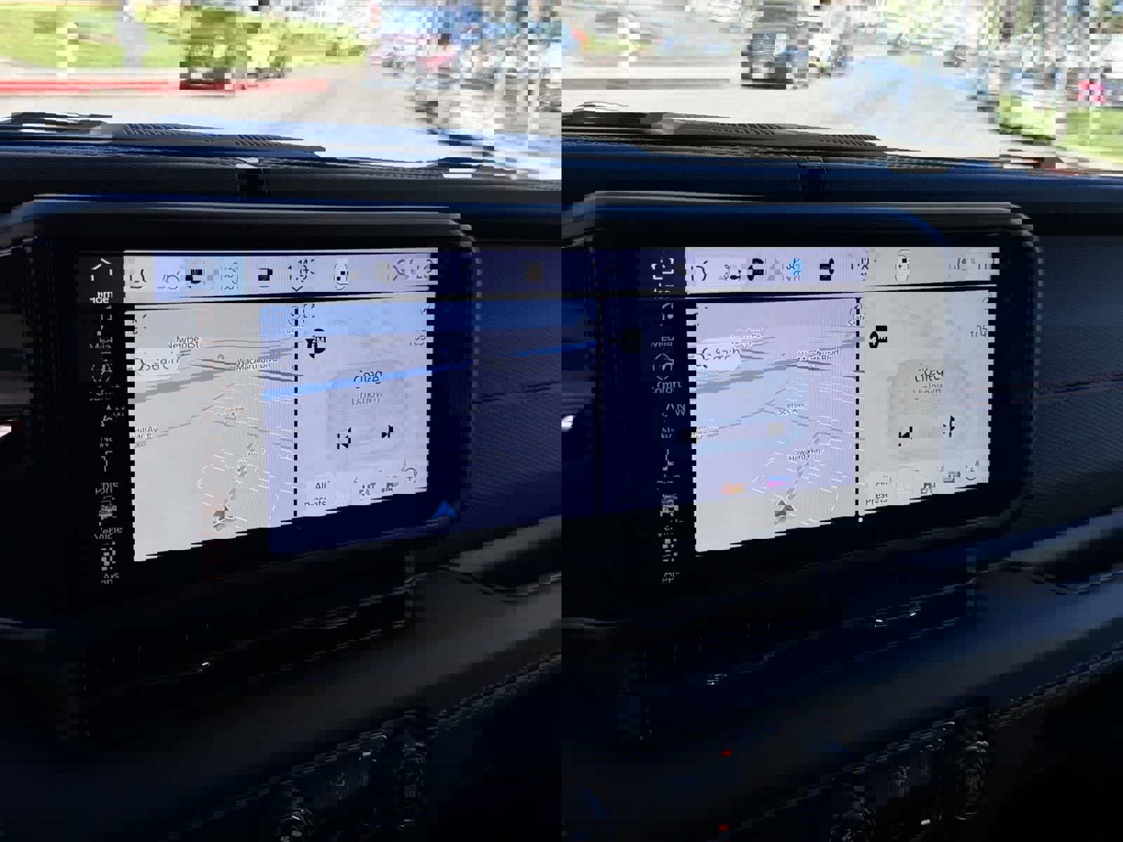 Used 2024 Jeep Wrangler Unlimited Rubicon w/ Technology Group image 14