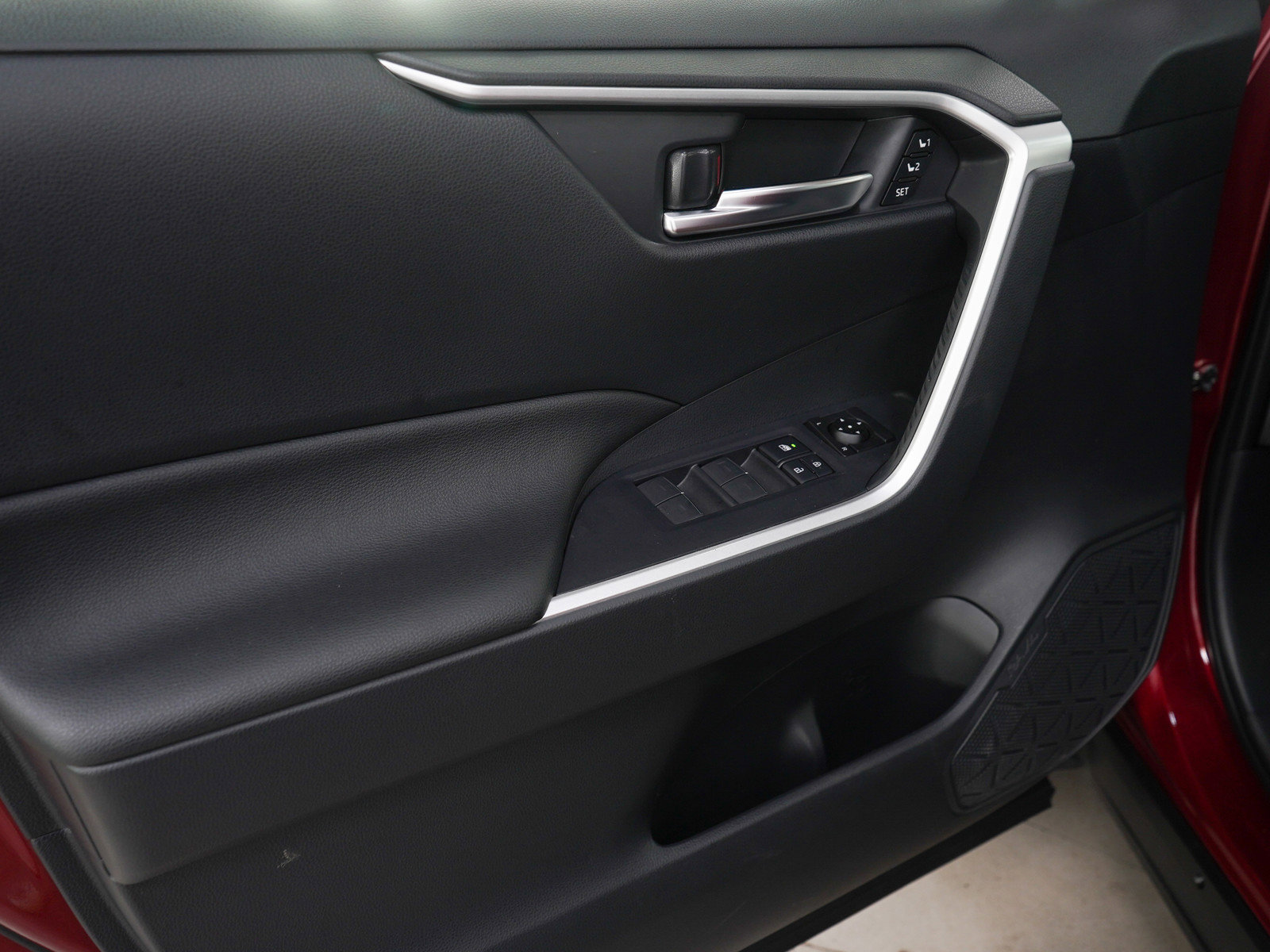 Used 2025 Toyota RAV4 XLE Premium w/ Weather Package AWD/4WD image 24