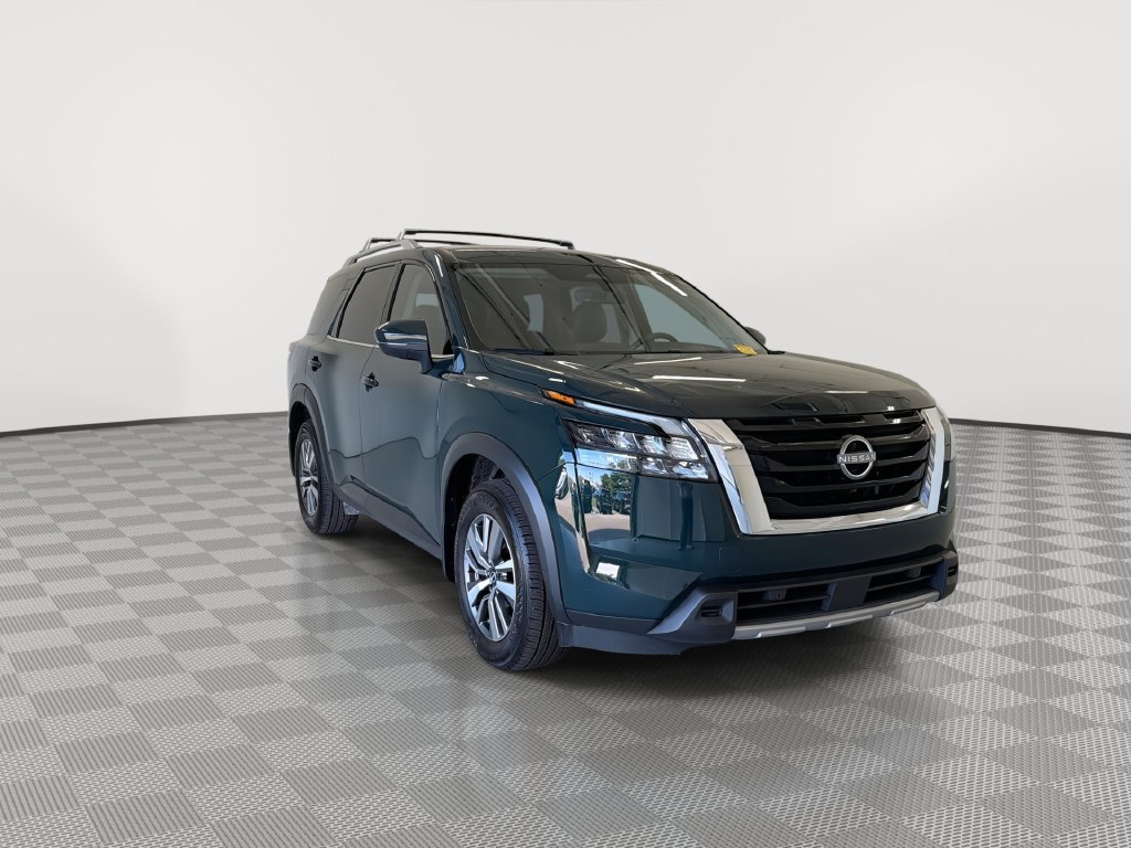 Certified 2025 Nissan Pathfinder SL FWD image 3